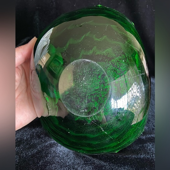 Murano Glass Green Cased Pinch Bowl w/ White & Gold Aventurine Speckle Interior - Picture 5 of 11